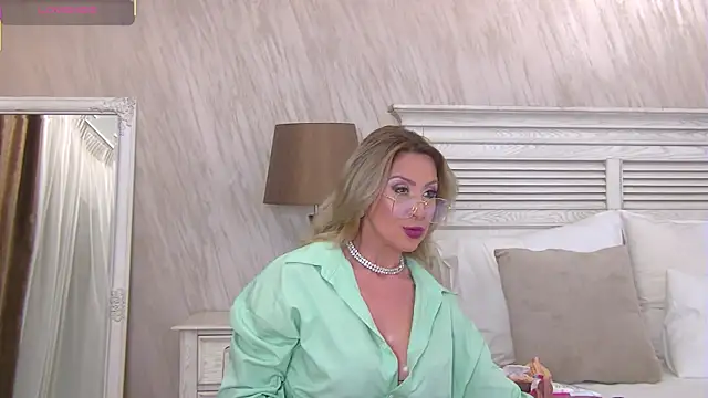 JuliaEyrie online show from 22, 7, 2026