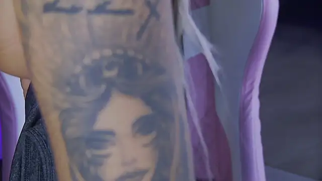 Snapshot of shayblonde chatting on 14, 12, 2024 shayblonde online show from 14, 12, 2024