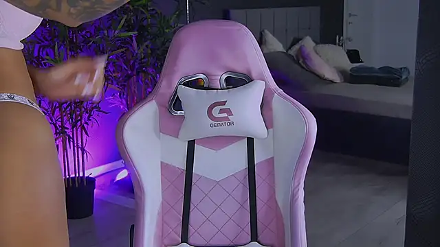 Snapshot of shayblonde chatting on 18, 12, 2024 shayblonde online show from 18, 12, 2024