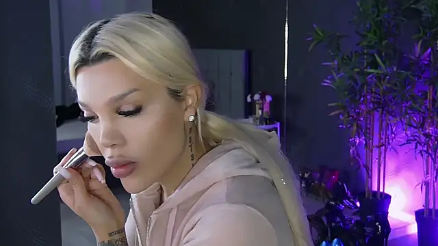 Snapshot of shayblonde chatting on 14, 3, 2025 shayblonde online show from 14, 3, 2025