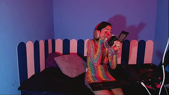 IsisRouse online show from 6, 3, 2026