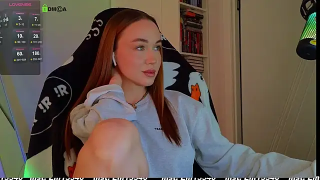 Snapshot of Emili1- chatting on 18, 12, 2024 Emili1- online show from 18, 12, 2024