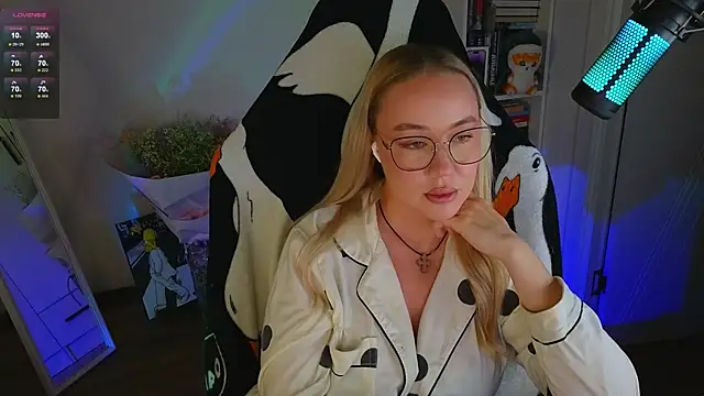 Snapshot of Emili1- chatting on 9, 9, 2025 Emili1- online show from 9, 9, 2025