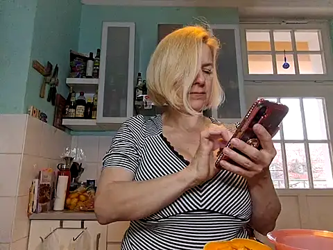 Snapshot of FrauleinSchmitt chatting on 28, 2, 2025 FrauleinSchmitt online show from 28, 2, 2025