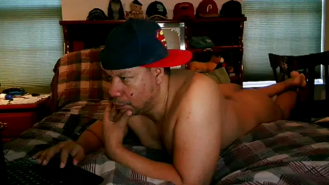 Snapshot of pimpdaddy4ever chatting on 8, 3, 2025 pimpdaddy4ever online show from 8, 3, 2025