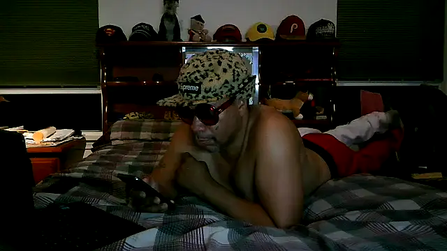 Snapshot of pimpdaddy4ever chatting on 14, 11, 2025 pimpdaddy4ever online show from 14, 11, 2025