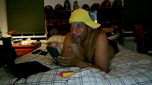 Snapshot of pimpdaddy4ever chatting on 20, 12, 2025 pimpdaddy4ever online show from 20, 12, 2025