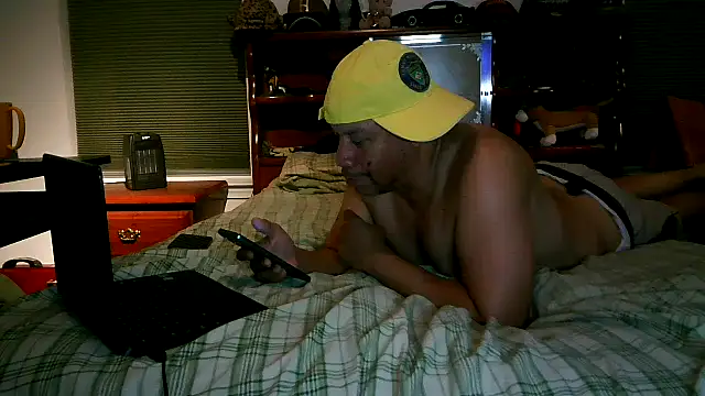 Snapshot of pimpdaddy4ever chatting on 15, 3, 2026 pimpdaddy4ever online show from 15, 3, 2026