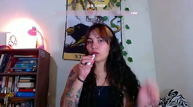 Snapshot of sweetiee_mary chatting on 12, 1, 2025 sweetiee mary online show from 12, 1, 2025