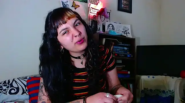 Snapshot of sweetiee_mary chatting on 25, 2, 2025 sweetiee mary online show from 25, 2, 2025