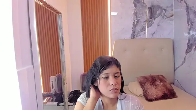 LAILAMORFY online show from 25, 7, 2026