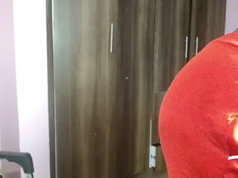 Snapshot of massive_squirts chatting on 31, 10, 2025 massive squirts online show from 31, 10, 2025