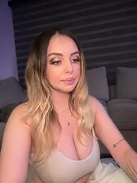 Snapshot of Alirawrz chatting on 8, 3, 2025 Alirawrz online show from 8, 3, 2025