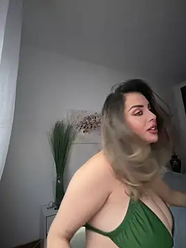 Snapshot of Alirawrz chatting on 15, 12, 2025 Alirawrz online show from 15, 12, 2025