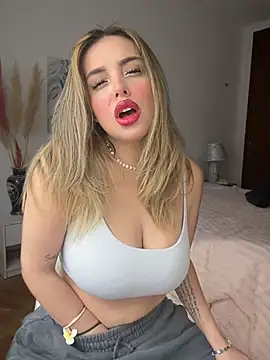 Snapshot of Alirawrz chatting on 1, 2, 2026 Alirawrz online show from 1, 2, 2026