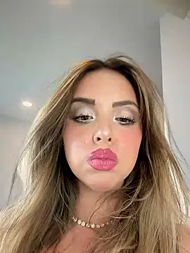 Snapshot of Alirawrz chatting on 4, 3, 2026 Alirawrz online show from 4, 3, 2026