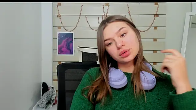 Josephine Kiss online show from 4, 2, 2025