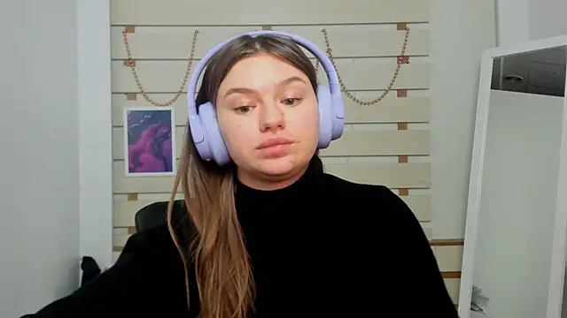 Josephine Kiss online show from 7, 2, 2025