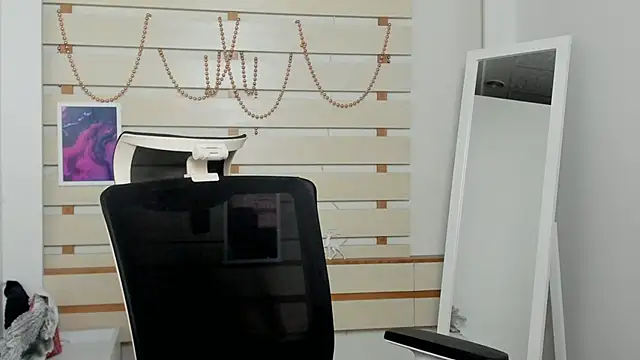 Josephine Kiss online show from 9, 2, 2025