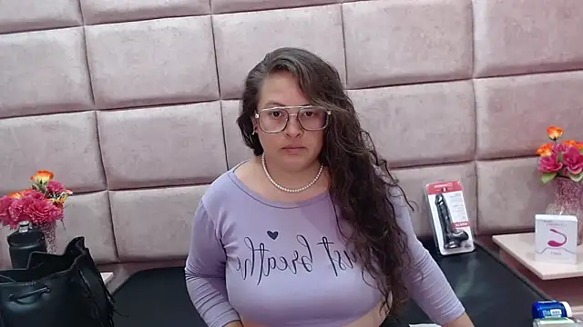 Snapshot of SaraThomso chatting on 9, 2, 2025 SaraThomso online show from 9, 2, 2025