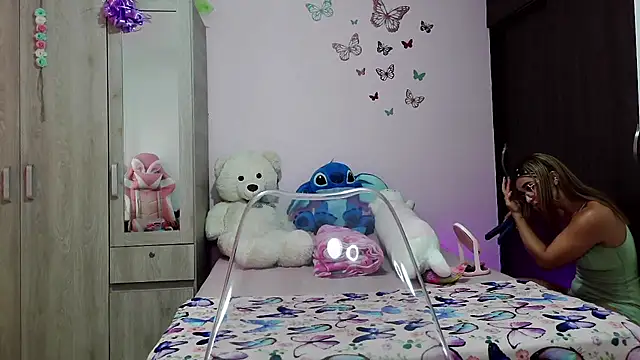 caroline jonson online show from 15, 2, 2025