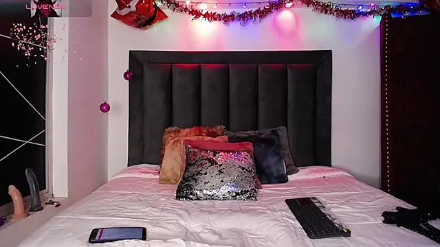 Tifanny Sweett online show from 18, 12, 2024