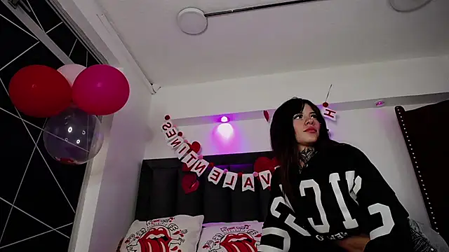 Tifanny Sweett online show from 13, 2, 2025