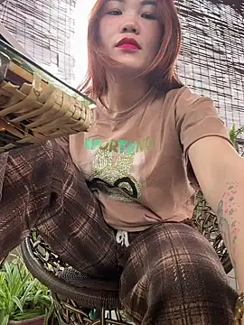 Snapshot of Emily_9xx chatting on 5, 3, 2025 Emily 9xx online show from 5, 3, 2025