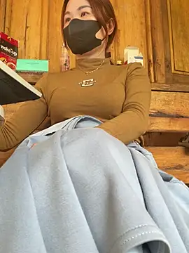 Snapshot of Emily_9xx chatting on 6, 3, 2025 Emily 9xx online show from 6, 3, 2025