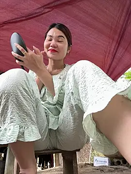 Snapshot of Emily_9xx chatting on 8, 3, 2025 Emily 9xx online show from 8, 3, 2025