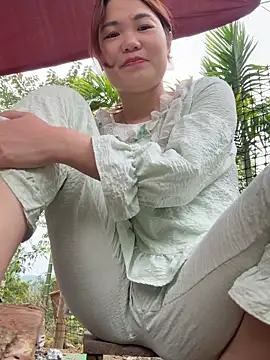 Snapshot of Emily_9xx chatting on 8, 3, 2025 Emily 9xx online show from 8, 3, 2025