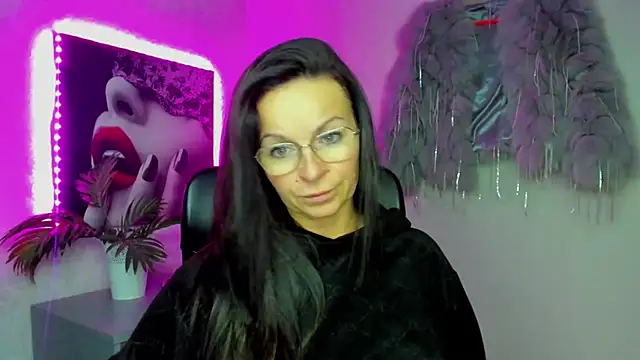 HelenLuxx online show from 25, 11, 2025