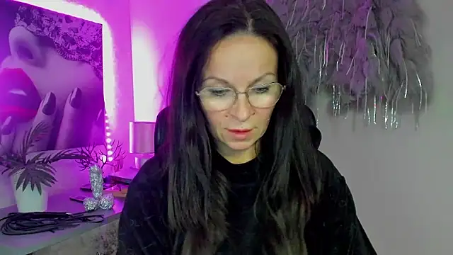 HelenLuxx online show from 8, 1, 2026