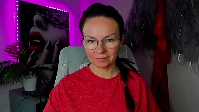 HelenLuxx online show from 2, 5, 2026