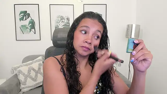 Snapshot of leslyflorez chatting on 14, 2, 2025 leslyflorez online show from 14, 2, 2025