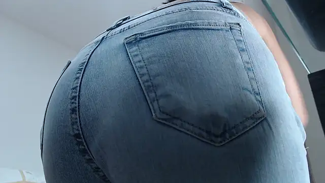 Amelia Debora Antonella online show from 11, 11, 2025