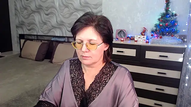 Snapshot of VitaCharm chatting on 4, 1, 2025 VitaCharm online show from 4, 1, 2025