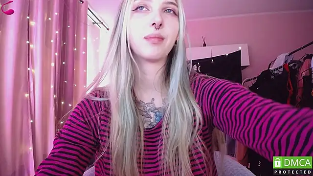 JustMeowGirl online show from 16, 5, 2026