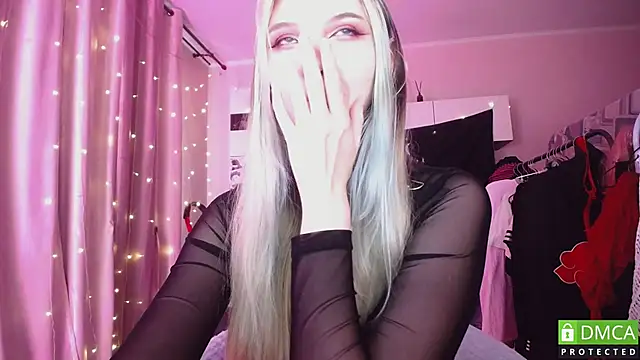 JustMeowGirl online show from 17, 5, 2026