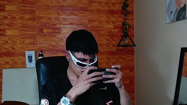 Bastiaan 28 online show from 12, 2, 2025