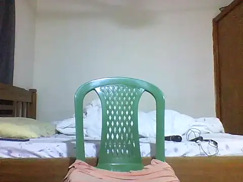 Prettyolive2 online show from 14, 9, 2025