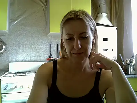 Snapshot of AshleyXHoney chatting on 11, 9, 2025 AshleyXHoney online show from 11, 9, 2025