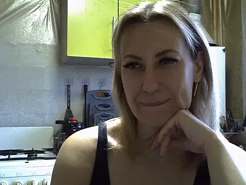 Snapshot of AshleyXHoney chatting on 10, 11, 2025 AshleyXHoney online show from 10, 11, 2025