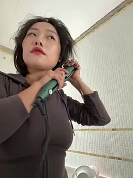 Snapshot of Eliza-E chatting on 12, 3, 2026 Eliza-E online show from 12, 3, 2026