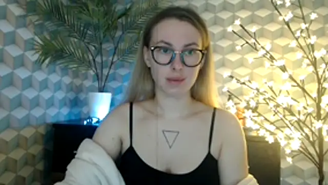  Leslyy Solo 1 online show from 28, 10, 2025