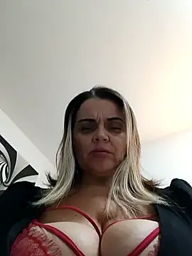 Snapshot of hugebobbs chatting on 24, 9, 2025 hugebobbs online show from 24, 9, 2025