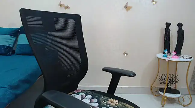 Snapshot of Inviting_Aanya chatting on 1, 3, 2025 Inviting Aanya online show from 1, 3, 2025