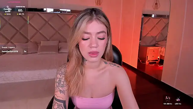 ViolettHansson online show from 23, 11, 2025