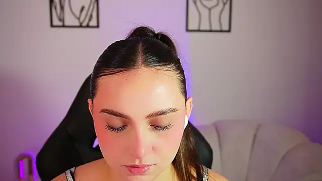 AliceHarper  online show from 5, 8, 2026