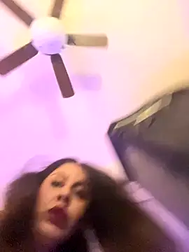 Snapshot of holyeroticss chatting on 12, 9, 2025 holyeroticss online show from 12, 9, 2025